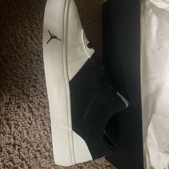 Jordan Series ES (GS) - Picture 4 of 8